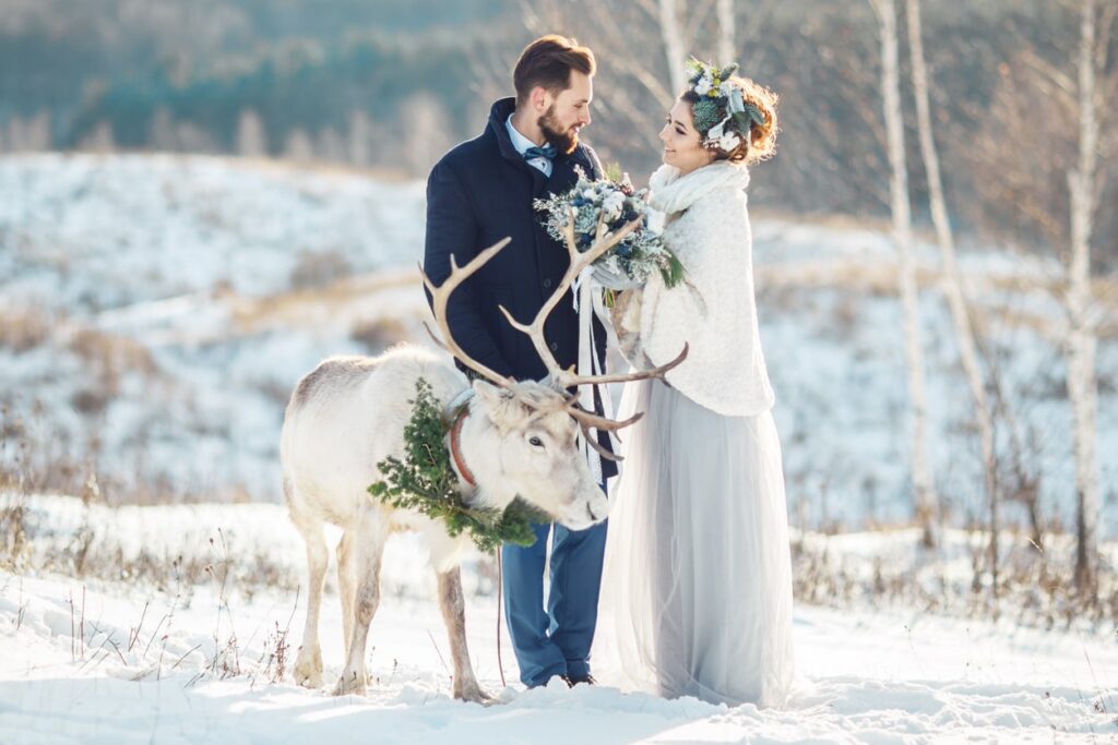 20 Snowy Wedding Photo Ideas to Steal for Your Winter Wedding