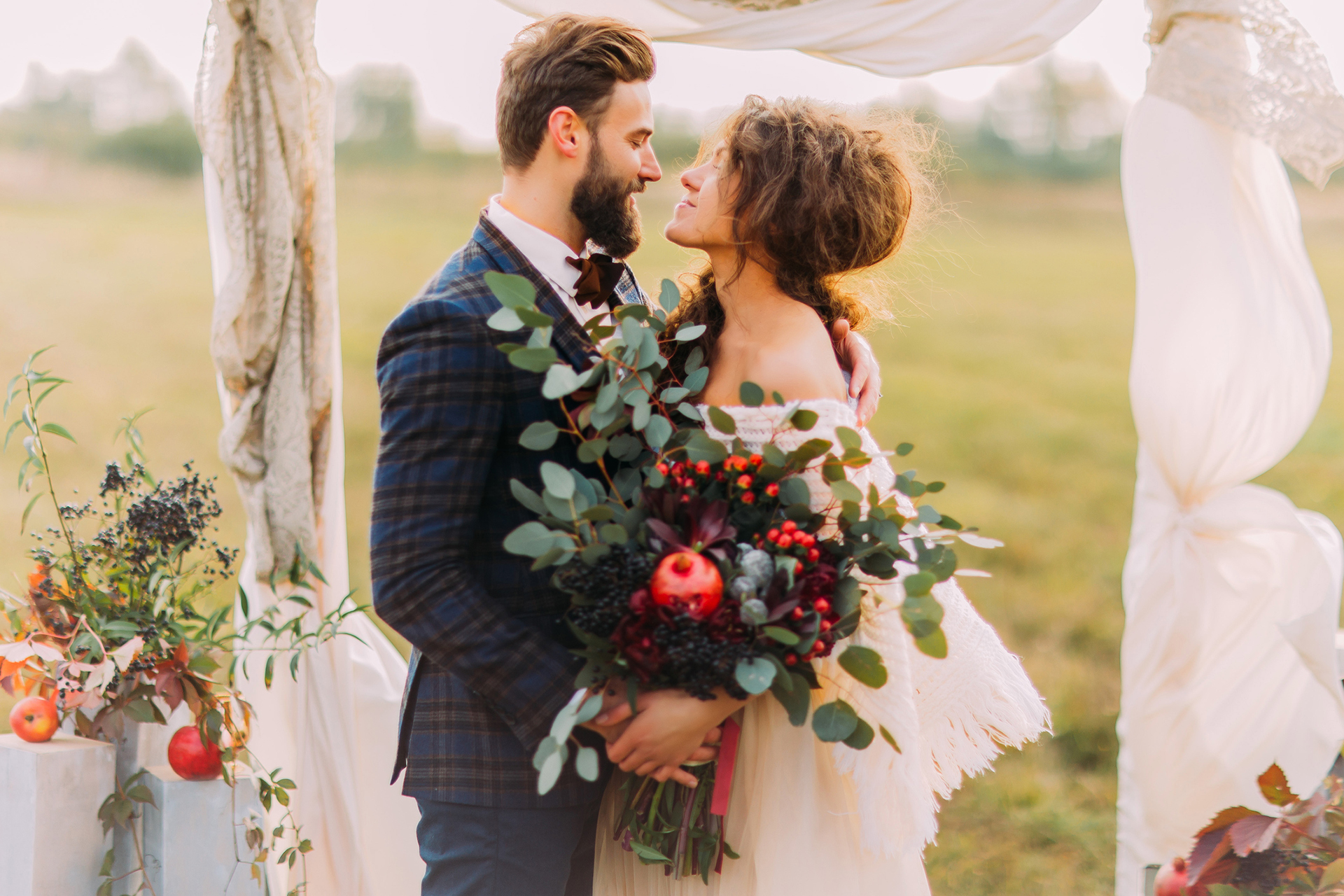 how to plan a minimalist wedding in the fall