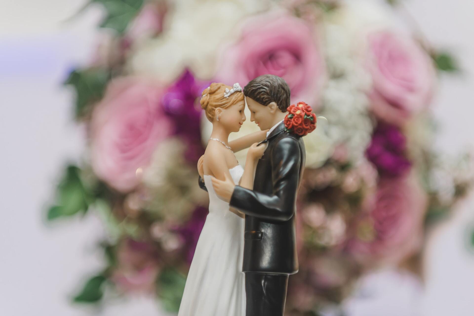 Choose the Perfect Wedding Cake Topper